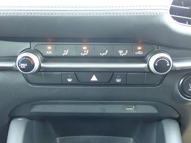 MAZDA3 セダン(マツダ)の車両写真