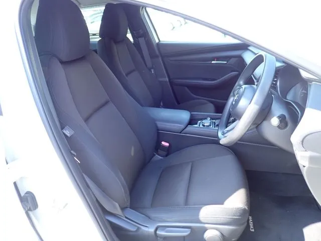 MAZDA3 セダン(マツダ)の車両写真