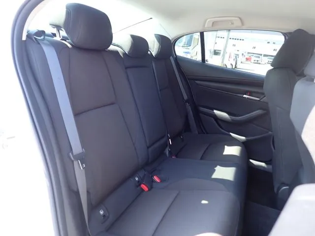 MAZDA3 セダン(マツダ)の車両写真
