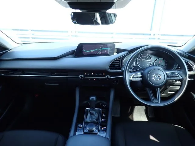 MAZDA3 セダン(マツダ)の車両写真