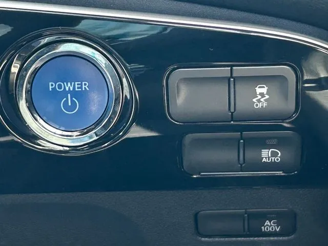 プリウス（トヨタ）の車両写真