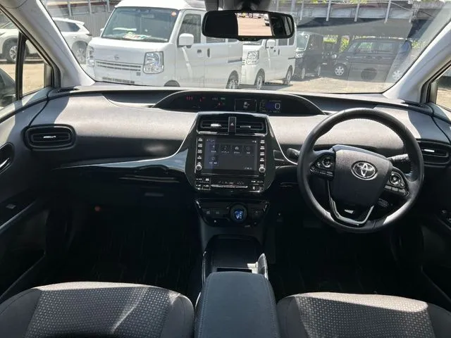 プリウス（トヨタ）の車両写真