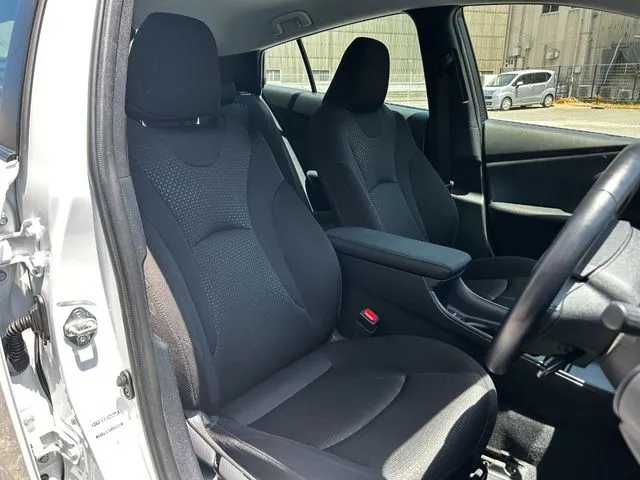 プリウス（トヨタ）の車両写真