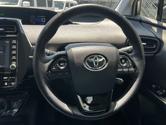 プリウス（トヨタ）の車両写真