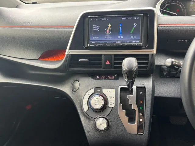 シエンタ　ハイブリッド（トヨタ）の車両写真