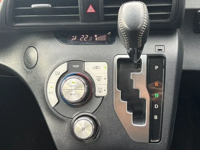 シエンタ　ハイブリッド（トヨタ）の車両写真