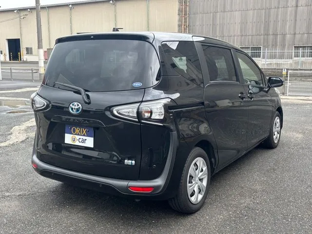 シエンタ　ハイブリッド（トヨタ）の車両写真