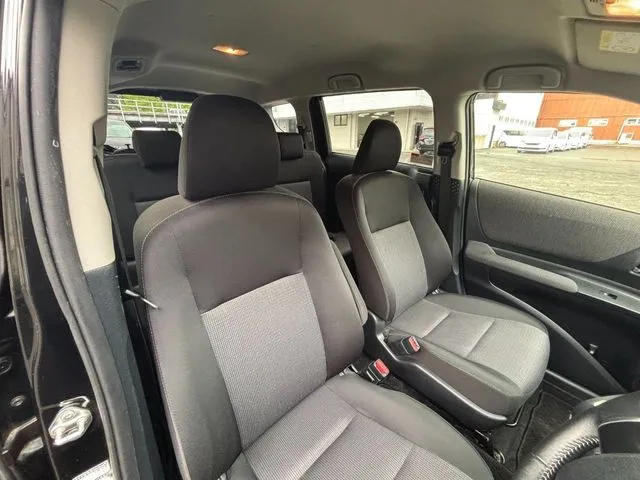シエンタ　ハイブリッド（トヨタ）の車両写真
