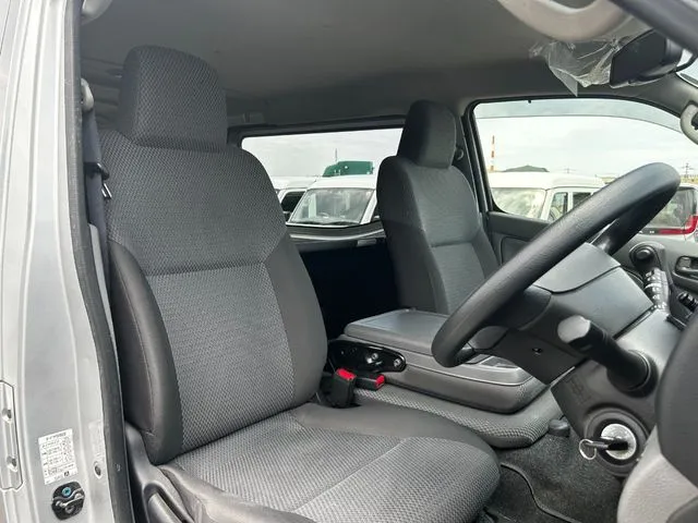 NV350キャラバン(ニッサン)の車両写真