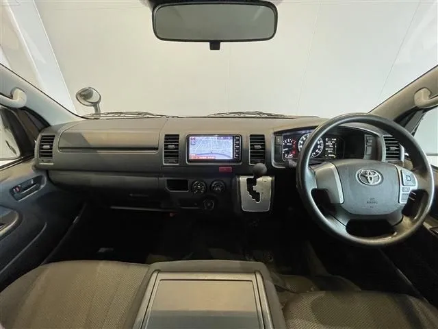 ハイエースバン 2WD(トヨタ)の車両写真