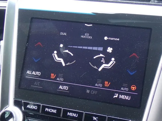 トヨタ　クラウン　セダン　ハイブリッド