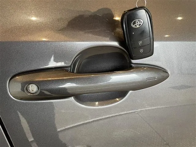 カローラスポーツ(トヨタ)の車両写真