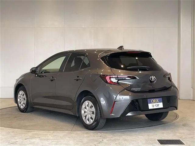 カローラスポーツ(トヨタ)の車両写真