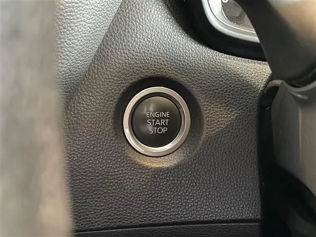 カローラスポーツ(トヨタ)の車両写真