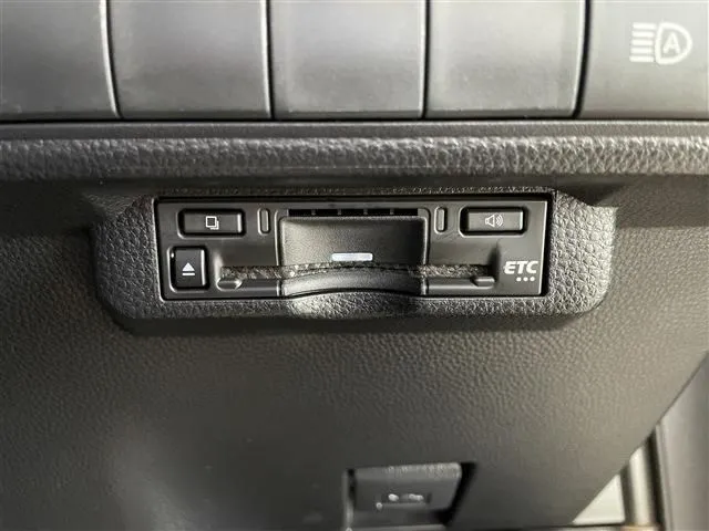 カローラスポーツ(トヨタ)の車両写真