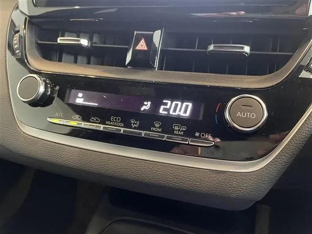 カローラスポーツ(トヨタ)の車両写真