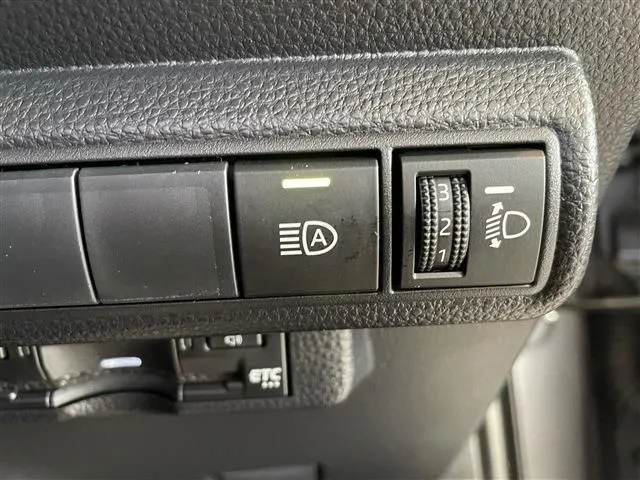 カローラスポーツ(トヨタ)の車両写真