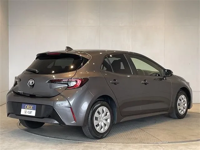 カローラスポーツ(トヨタ)の車両写真