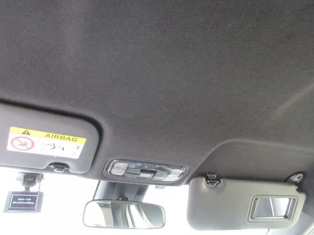 ヤリス ハイブリッド(トヨタ)の車両写真