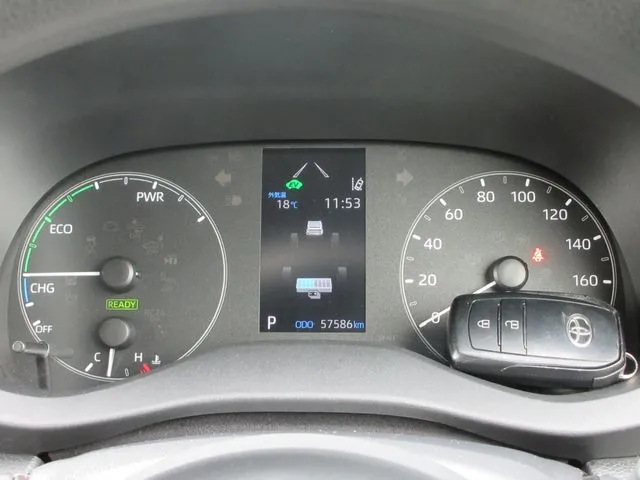 ヤリス ハイブリッド(トヨタ)の車両写真
