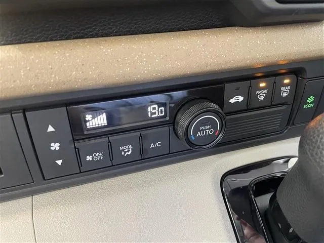 N BOX(ホンダ)の車両写真
