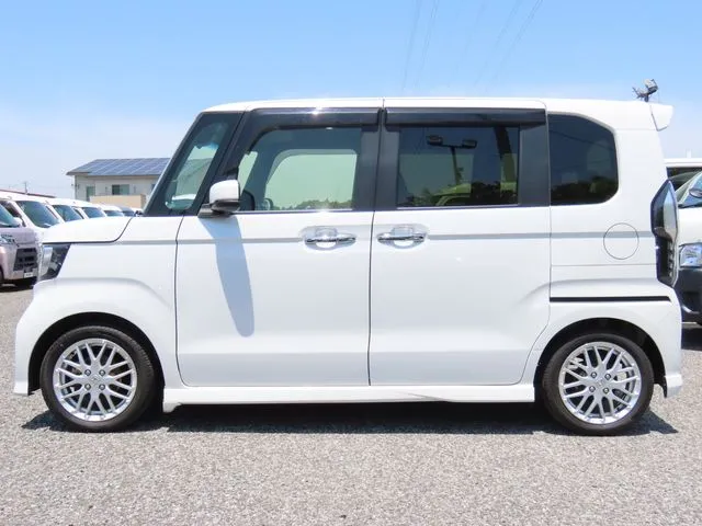Ｎ　ＢＯＸ　カスタム（ホンダ）の車両写真