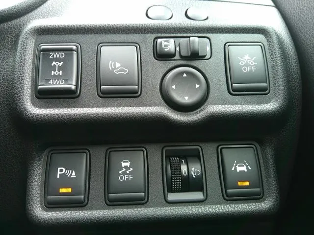 ノート 4WD(ニッサン)の車両写真