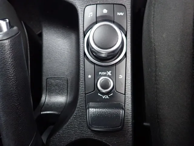 マツダ MAZDA2