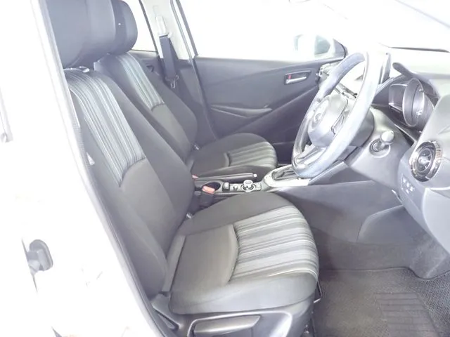 マツダ MAZDA2