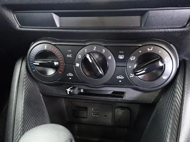 マツダ MAZDA2