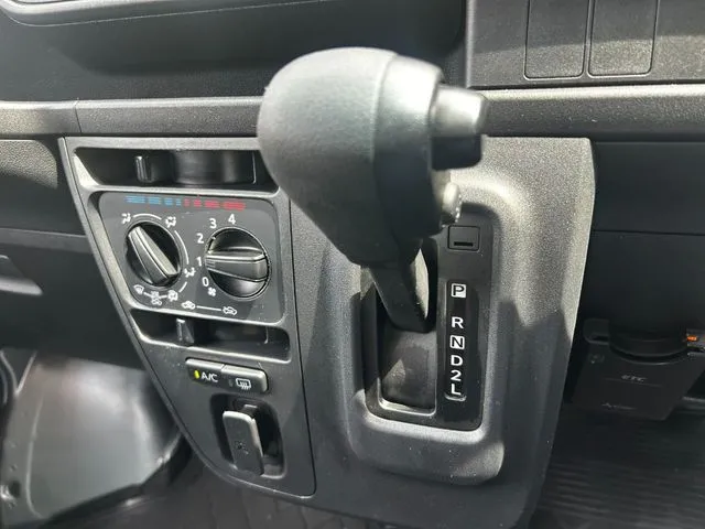 ダイハツ　ハイゼットカーゴ