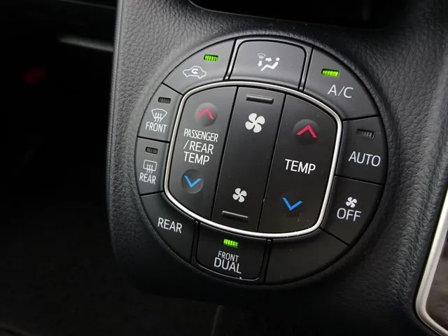 ノア　４ＷＤ（トヨタ）の車両写真