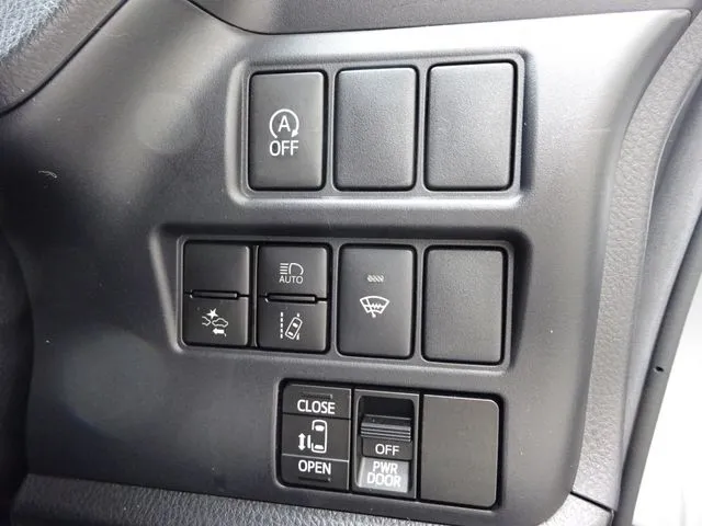 ノア　４ＷＤ（トヨタ）の車両写真