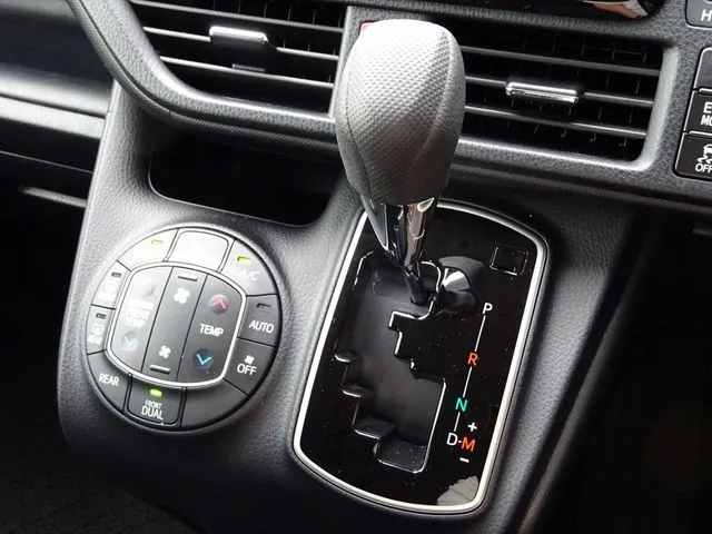 ノア　４ＷＤ（トヨタ）の車両写真