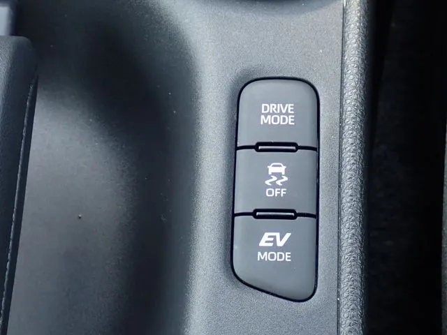 ヤリス ハイブリッド(トヨタ)の車両写真