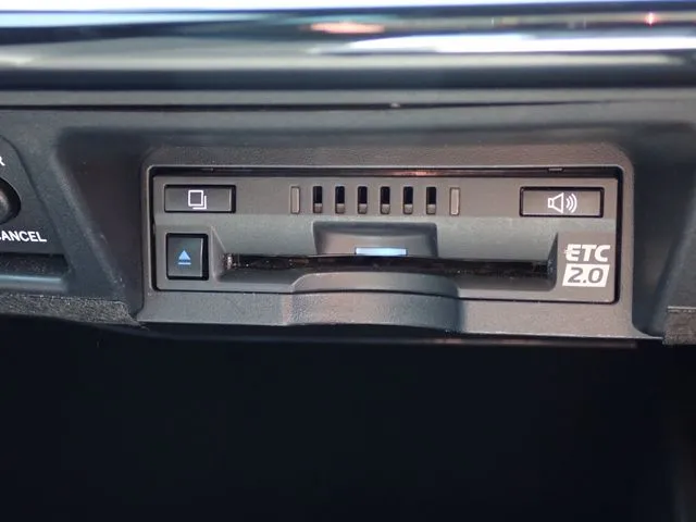 クラウン　セダン　ハイブリッド（トヨタ）の車両写真