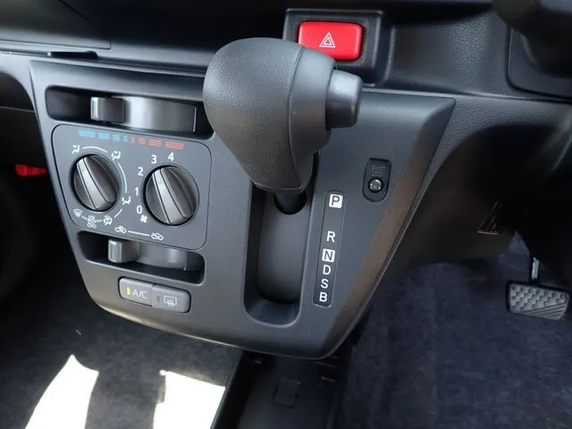 ミラ イース(ダイハツ)の車両写真