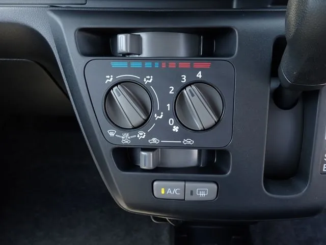 ミラ イース(ダイハツ)の車両写真