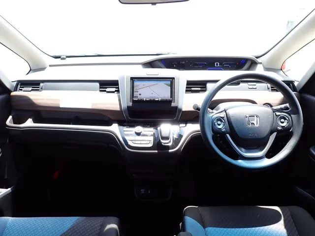 フリードプラス　ハイブリッド（ホンダ）の車両写真
