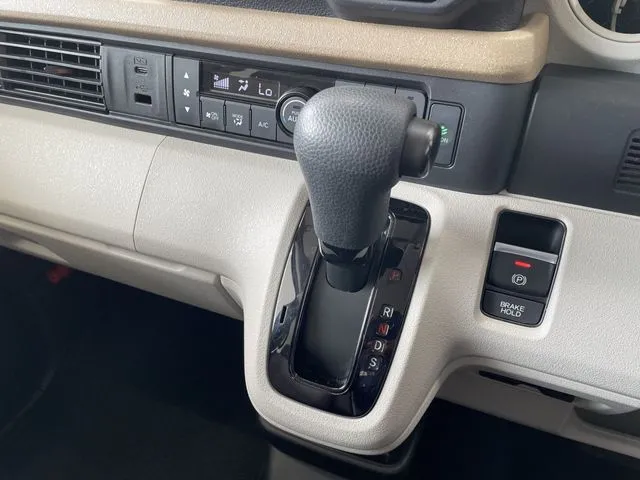 N BOX(ホンダ)の車両写真