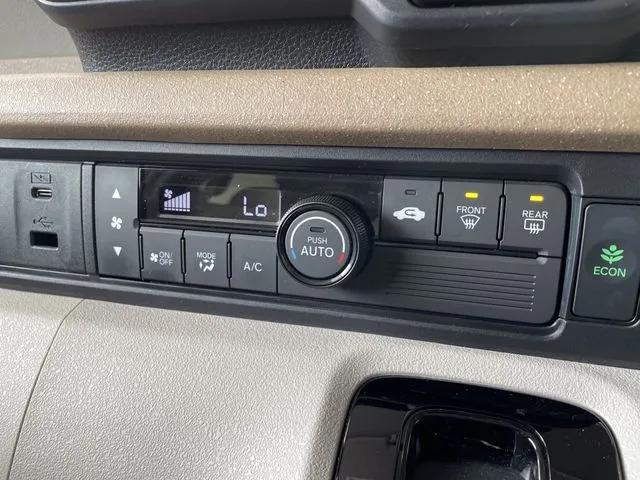 N BOX(ホンダ)の車両写真