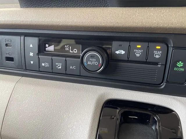 N BOX(ホンダ)の車両写真