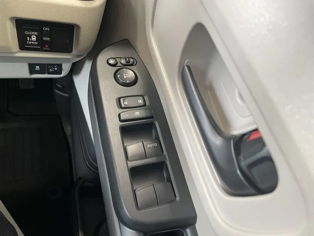 N BOX(ホンダ)の車両写真