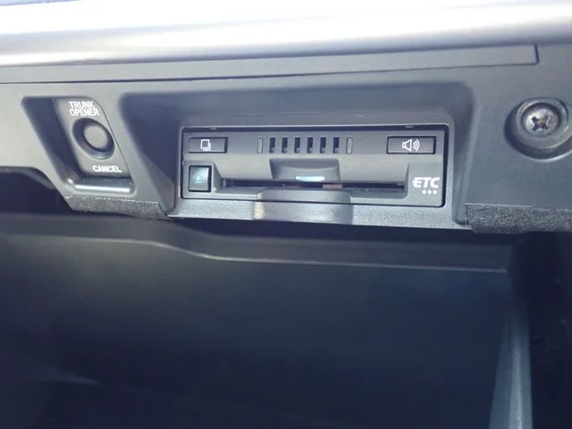 クラウン セダン ハイブリッド(トヨタ)の車両写真
