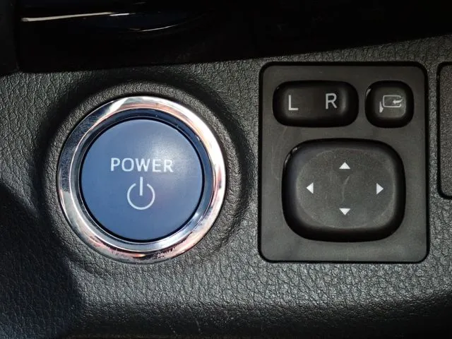 ヴィッツ ハイブリッド(トヨタ)の車両写真