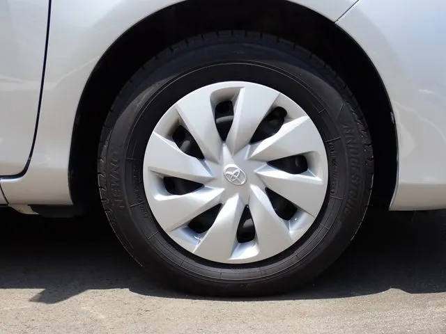 ヴィッツ ハイブリッド(トヨタ)の車両写真