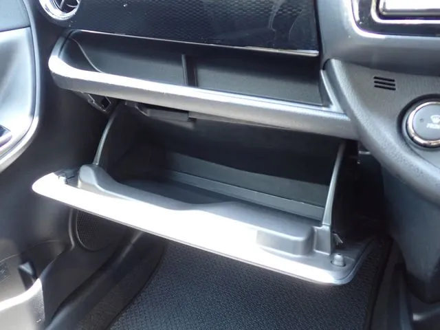 ヴィッツ ハイブリッド(トヨタ)の車両写真