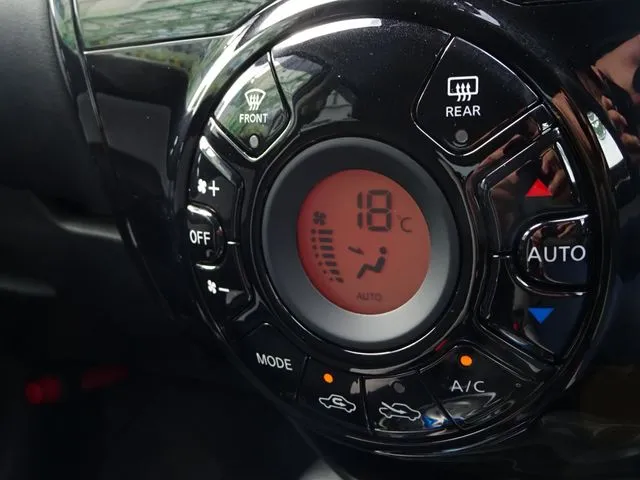 ノート(ニッサン)の車両写真