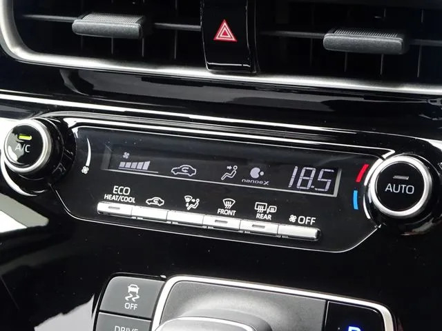 アクア（トヨタ）の車両写真