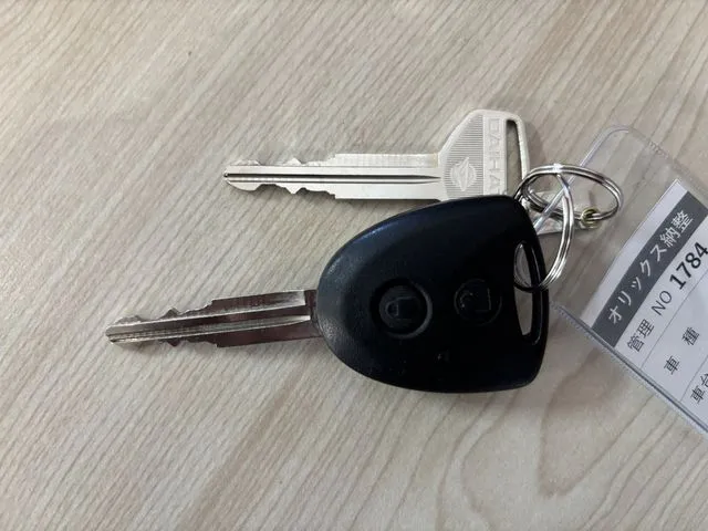 ダイハツ　ミラ　イース　４ＷＤ